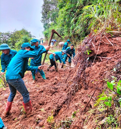 Yên Bái: Bộ đội, dân quân và các lực lượng tích cực giúp dân khắc phục hậu quả mưa lũ